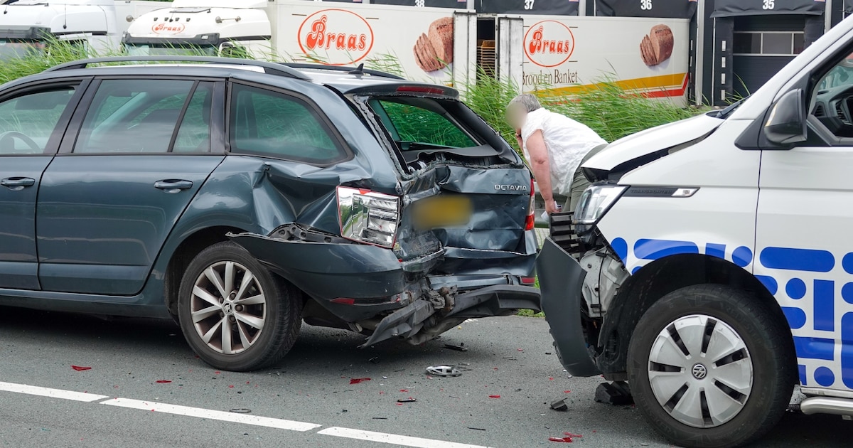 Kop-staartbotsing op N194 bij Obdam, drie voertuigen betrokken