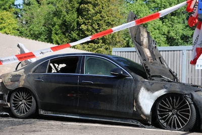 Aanhouding na autobrand in centrum Hengelo, politie houdt autobranden per merk niet bij