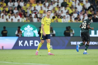 Bijzonder debuut voor Pinas in Saudi-Arabië: Ronaldo beteugeld, maar nederlaag tegen Al Nassr