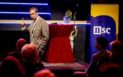 Chaotisch congres NSC: deel zaal loopt weg bij speech Mona Keijzer, ‘s middags treedt bestuur af