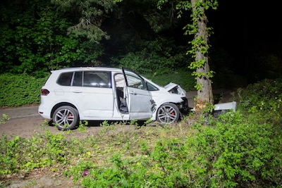 Vrienden zwaargewond na crash van Roosendaler (18) die met 111 kilometer per uur tegen boom vloog: ‘