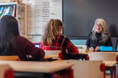 56 jaar nadat Everdine (70) blind leerde typen, geeft ze zelf les: ‘Beste diploma dat ik ooit heb ge