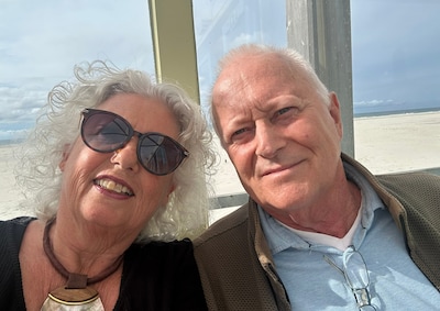 Esther en Tom ontmoetten elkaar vijftig jaar geleden op het Borneoplein: ‘De vonk sloeg direct over’