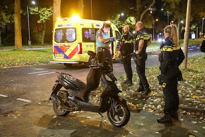 Scooterrijder aangereden door automobilist op kruising in Ede