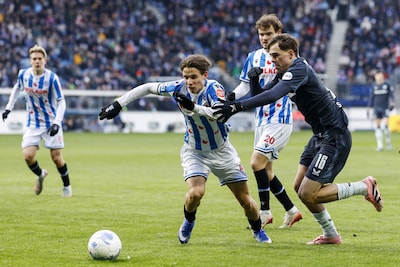 2026-01-11-12-24-54-heerenveen-l-r-oliver-braude-of-sc-heerenveen-leo-sauer-of-feyenoord-tijdens-de-nederlandse-eredivisie-wedstrijd-tussen-sc-heerenveen-en-feyenoord-rotterdam-in-het-abe-lenstra-stadion-op-11-januari-2026-in-heerenveen-nederland-maurice-van-steen-anp