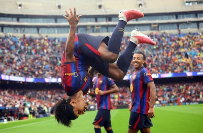 Adeyemi verdubbelt voorsprong Barcelona tegen Feyenoord, geen penalty voor Hadj Moussa