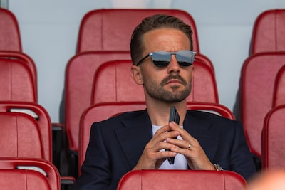 Voetbalpodcast | ‘Feyenoord maakt keuze om te bouwen en de titel wordt niet verwacht van Van Bronckhorst’