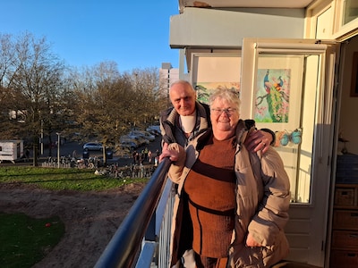 Harry en Marian keren terug in hun ongeschon­den flatwoning in Bergen op Zoom: ‘Nu eerst douchen’