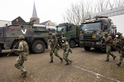 Belgische derde Bataljon PARA oefent in Hoeksche Waard
