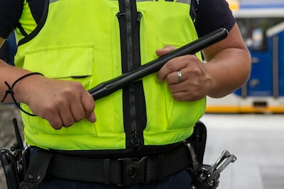 Boa’s dreigen wapenstok en pepperspray te verliezen door personeelstekort bij politie
