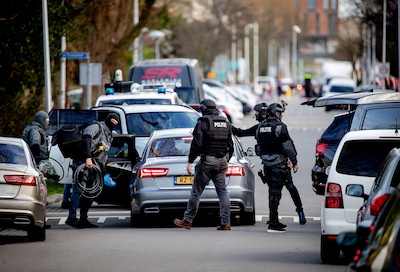 Man (30) steekt zomaar drie jonge ouders in Amsterdam neer: ‘Ik ben een monster’