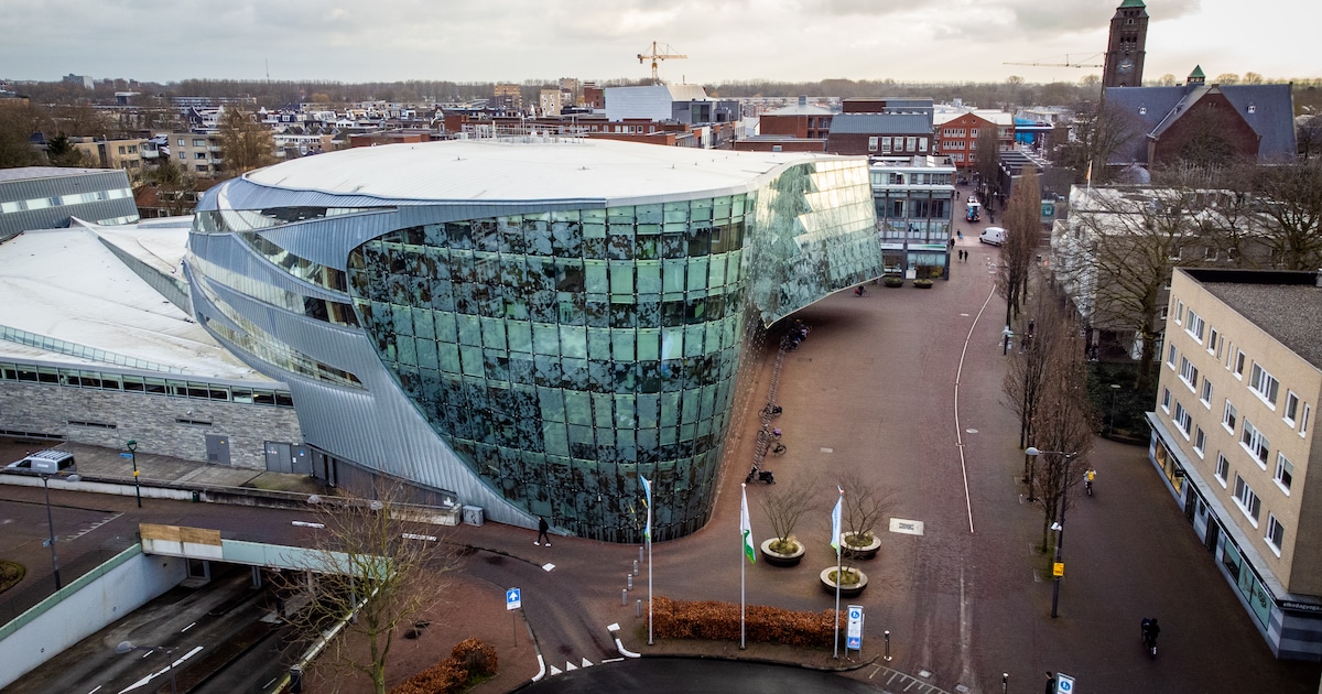 Ambtenaren en bestuurders met buikpijn naar gemeentehuis, onveilige werksfeer zelfs reden voor ontsl
