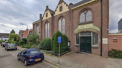 Zelfgemaakt werk verkopen voor hulp aan vluchtelingen