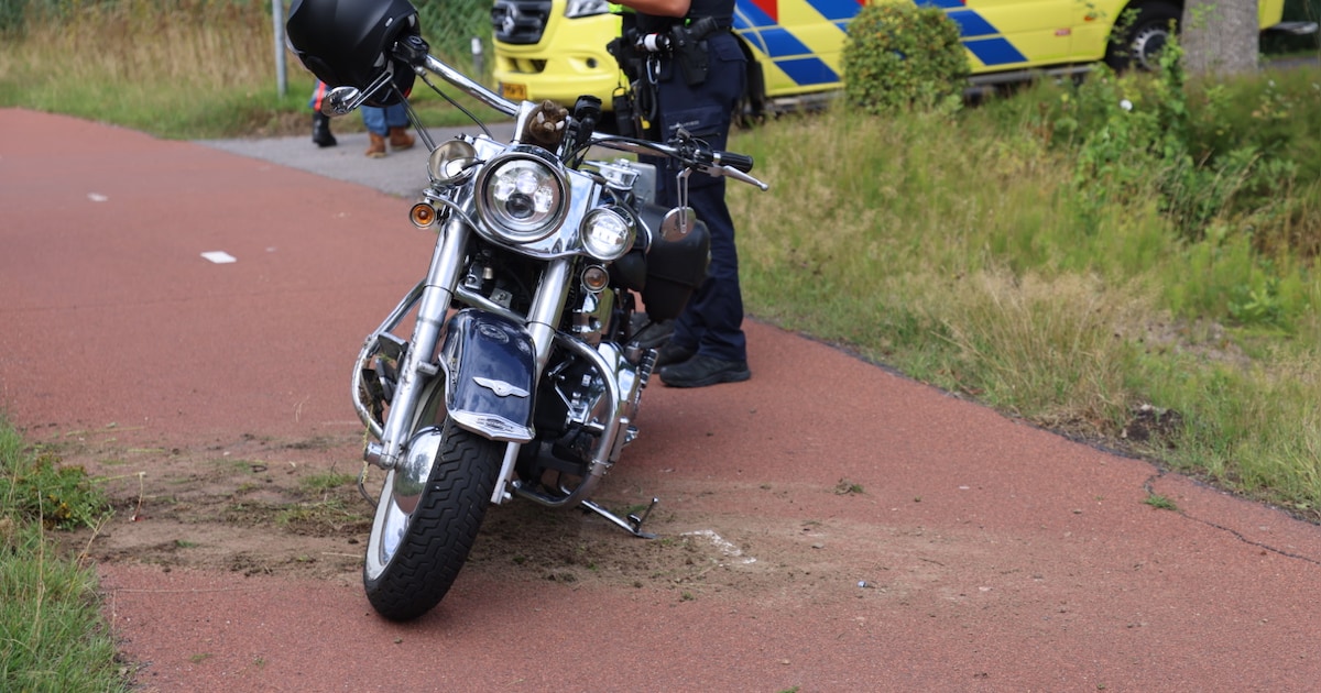Motorrijder raakt gewond na aanrijding met auto in Achterveld
