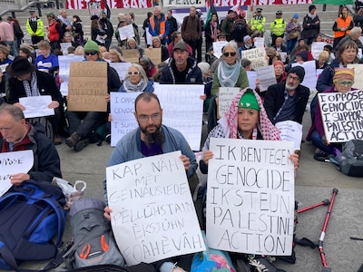 Activist opgepakt in Londen na Palestina-protest in het plat Haags: ‘Kap nâh met geinausiede’