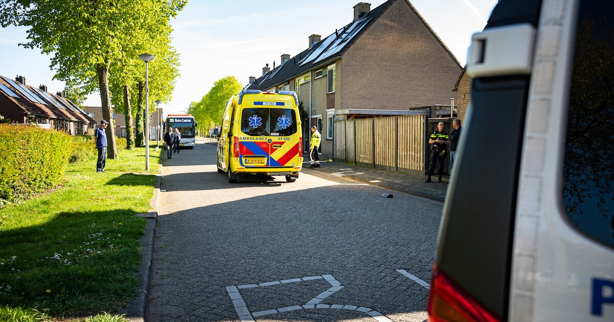 Gewonde na aanrijding met auto op een busbaan in Spijkenisse