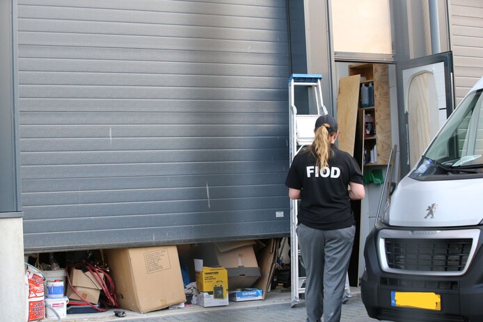 Fiod doet inval in bedrijfspand wegens strafrechterlijk onderzoek | De ...