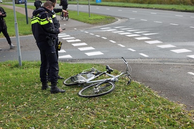 Fietser lichtgewond na aanrijding in Waalwijk