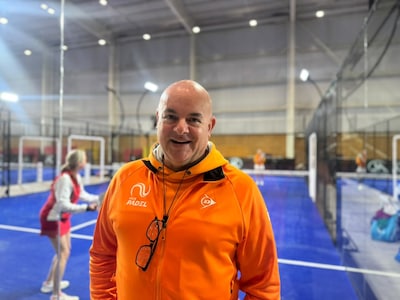 Ivo is gemeenteambtenaar én succesvol padeltrainer: ‘Nou ouwe, je kunt ‘t nog steeds’