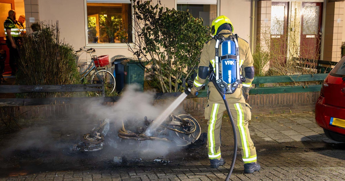 Motor brandt uit op Solostraat in Haarlem
