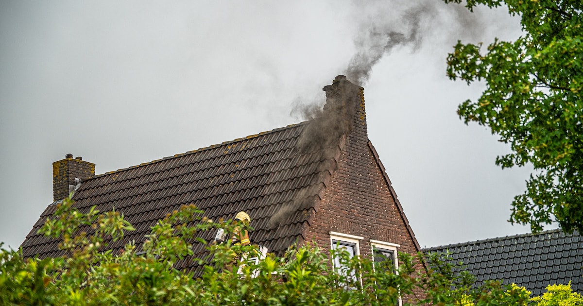 Brand op dak van woning in Appelscha