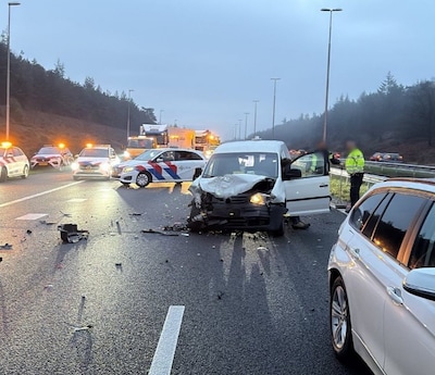 Ongeluk met vier voertuigen op A50 bij Heerde