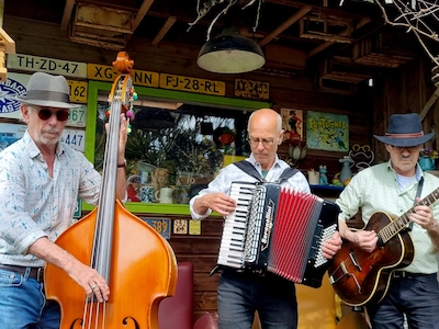 Mannen in de War brengt live muziek naar Groesbeek
