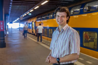 Activist Daan (24) begint als nieuwe Rover-directeur met week vol treinellende: ‘Een leerzame start’