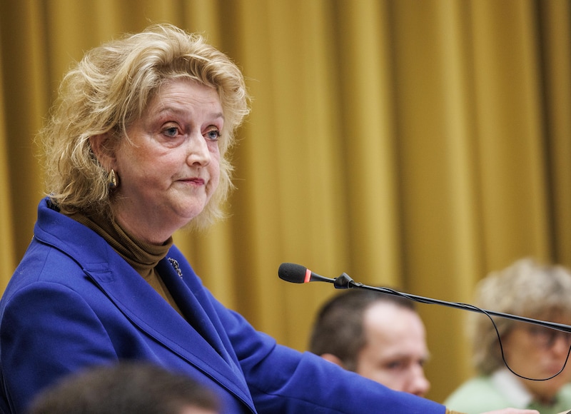 Burgemeester Reinie Melissant van Gorinchem geeft uitleg over een onderzoek naar stemfraude in haar gemeente. 