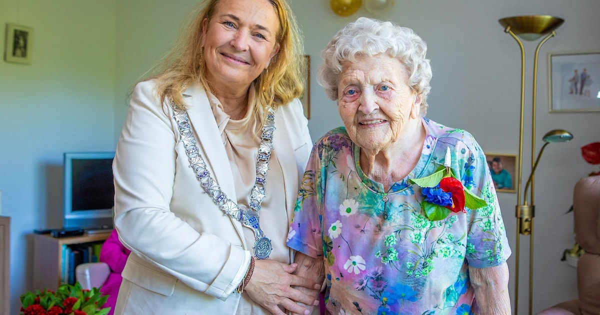 Mevrouw Beek-Delwel uit Naarden viert 105ste verjaardag, oudste inwoner gemeente Gooise Meren