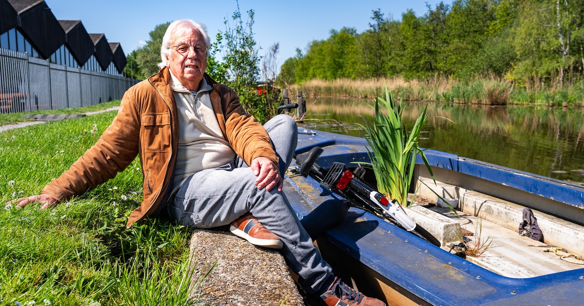 Overal schimmel, nergens een eigenaar: langs de oever liggen steeds meer weesboten, gemeente grijpt 