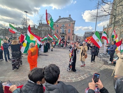 Steun voor Koerden is nog steeds hard nodig, zeggen demonstranten in Arnhem: ‘Dit is emotie, energie