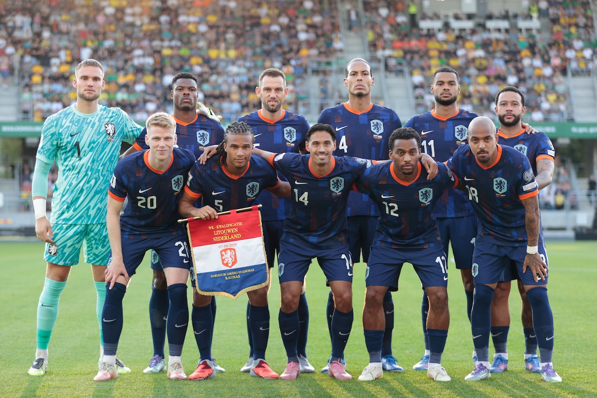 Rapportcijfers Oranje: dikke onvoldoende voor de bondscoach, ook twee  middenvelders ondermaats | Voetbal | AD.nl