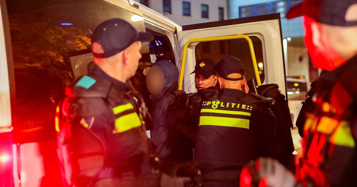 Azc-protest zó chaotisch dat ME ingrijpt, ziet verslaggever Artwin: ‘Nieuws over Amersfoort zelfs in