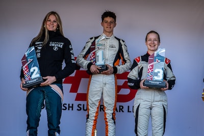 Rosanne den Drijver (17) eindigt op het podium bij debuut in Formule 4: ‘Voelt als een overwinning’
