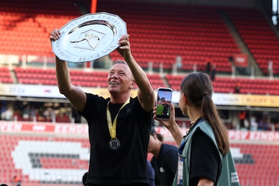 Populaire AZ-coach Leeroy Echteld doet wat Louis van Gaal, Arne Slot of Co Adriaanse nooit lukte