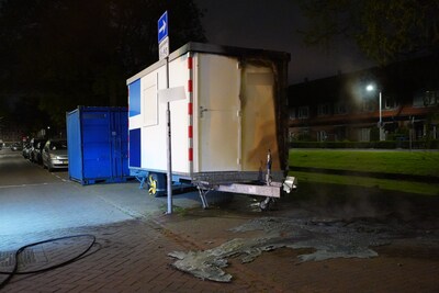 Kleine brand in keet in Rotterdam-Vreewijk, dixie afgebrand