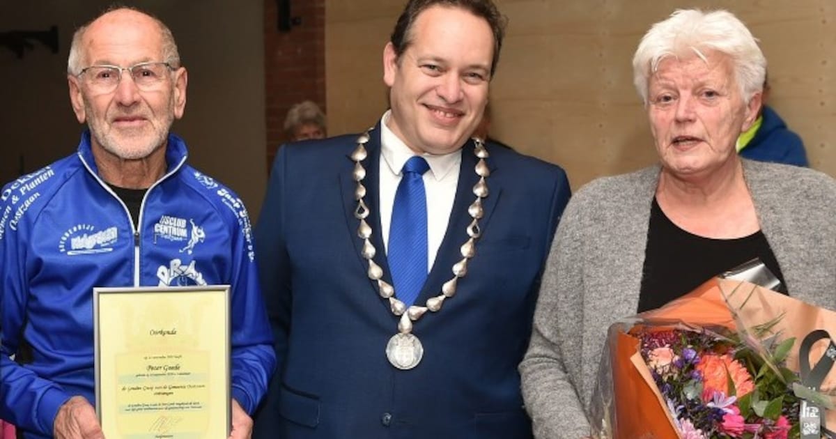 Peter Goede krijgt gemeentelijke onderscheiding voor jarenlange inzet in Oostzaan