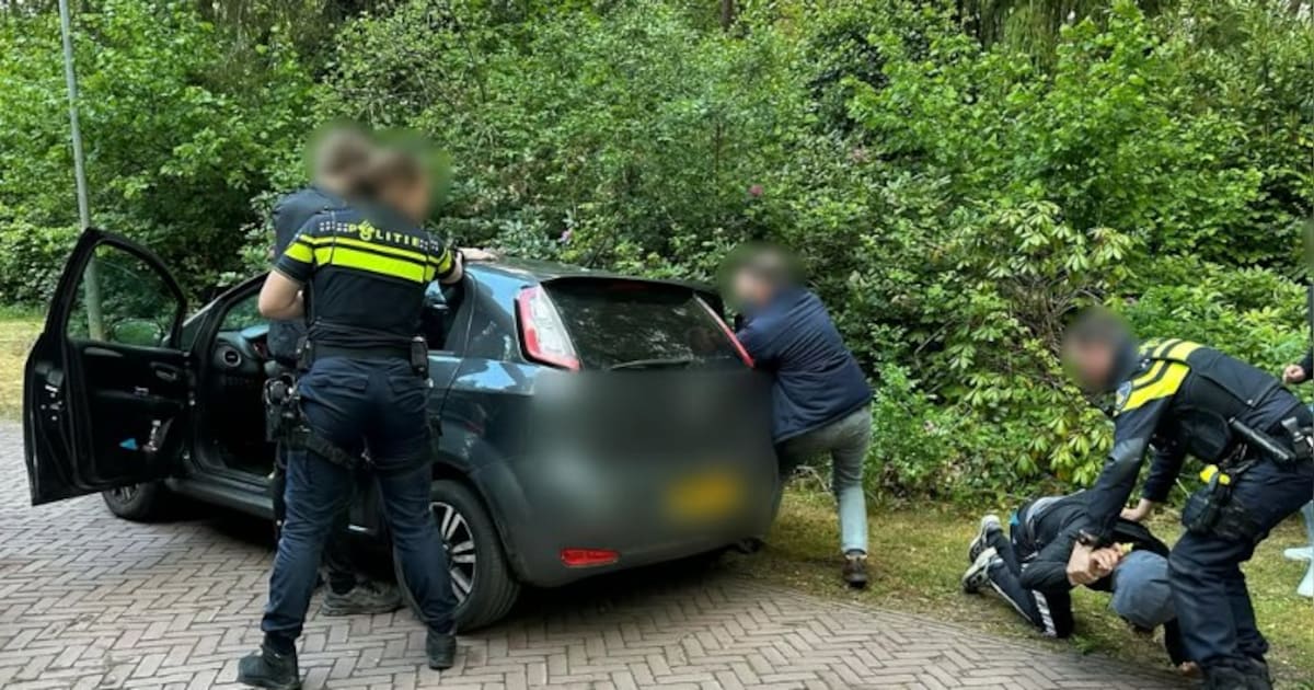 Drie jongens gedragen zich verdacht bij het pinnen, politie achtervolgt ze met helikopter: ‘Konden g