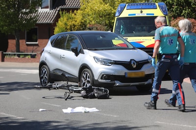 Fietser zwaargewond bij aanrijding op rotonde in Tubbergen