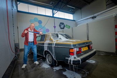 Brandschoon rijdt de Volvo 262 van Hans nóg lekkerder: ‘Had niet verwacht dat hij al cruise control 