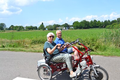 Duofietsen in Berlicum zó populair dat een van de fietsen al versleten is