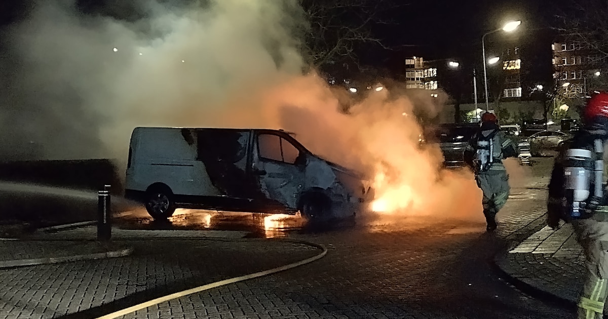 Twee auto's uitgebrand op Boternesserstraat in Weesp