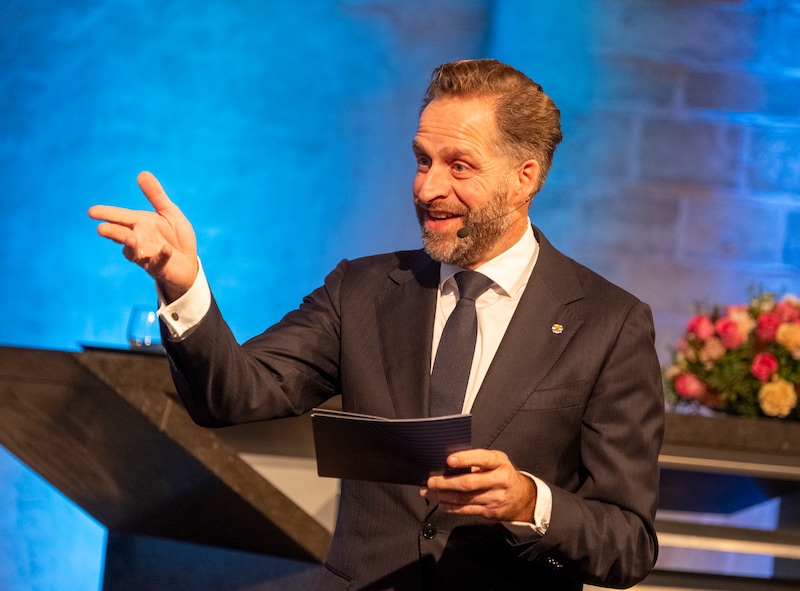 Hugo de Jonge krijgt nu nog als commissaris van de Koning een ministersloon, maar moet het volgens het college in de toekomst doen met het salaris van een staatssecretaris.