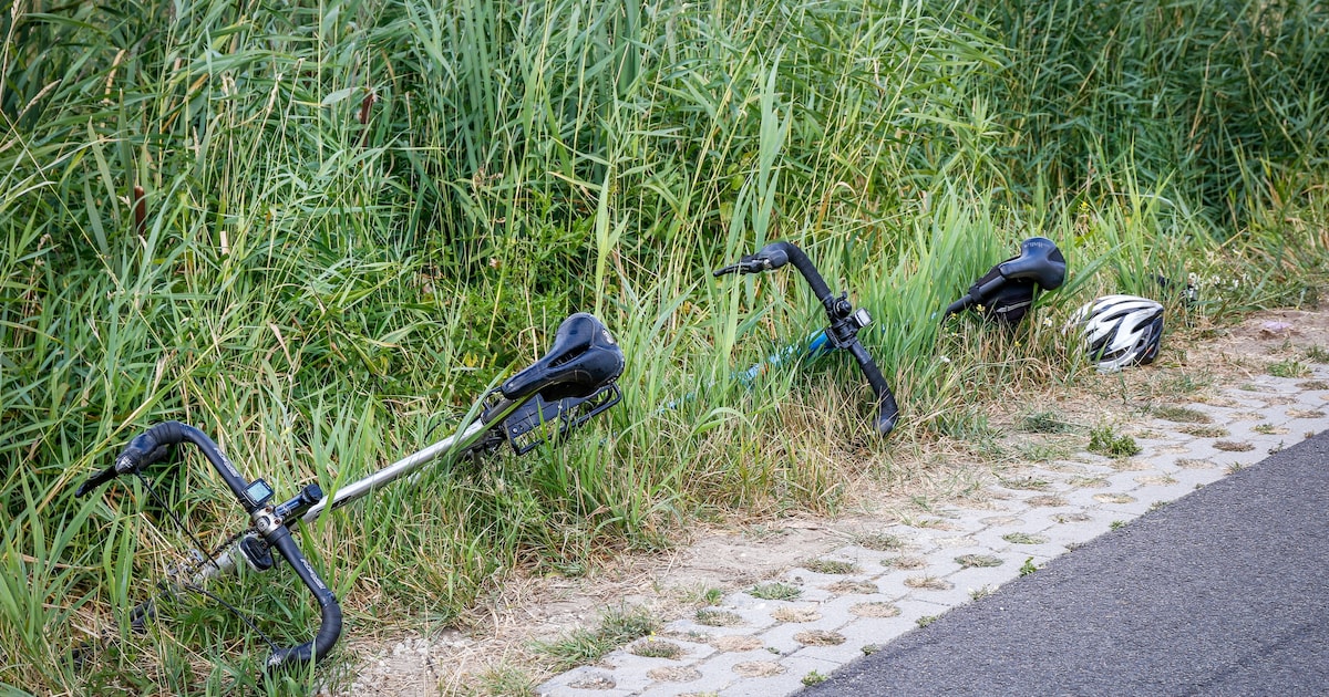 Wielrenner gewond na val in sloot bij Uitgeest