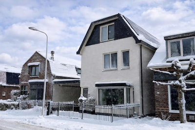 In deze statige dorpswoning met karakter en ruimte komt alles samen: ‘Je voelt bij aankomst: dit klo