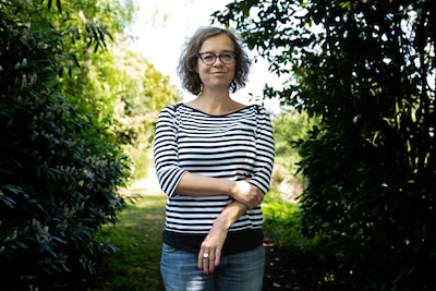 Elk jaar verwerkt Vrouwkje Tuinman een stukje verlies, nu met ‘Ons geheime eiland’