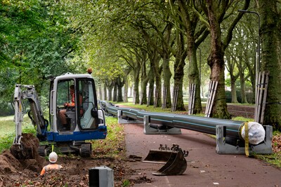 Nieuwe brede en grote waterleiding onder drukke Bossche kruisingen door