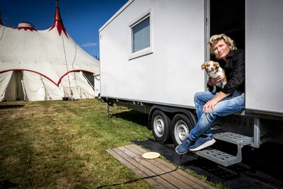 Hans Klok geniet van ‘wonen’ in zijn caravan: ‘Ik vind het heerlijk’