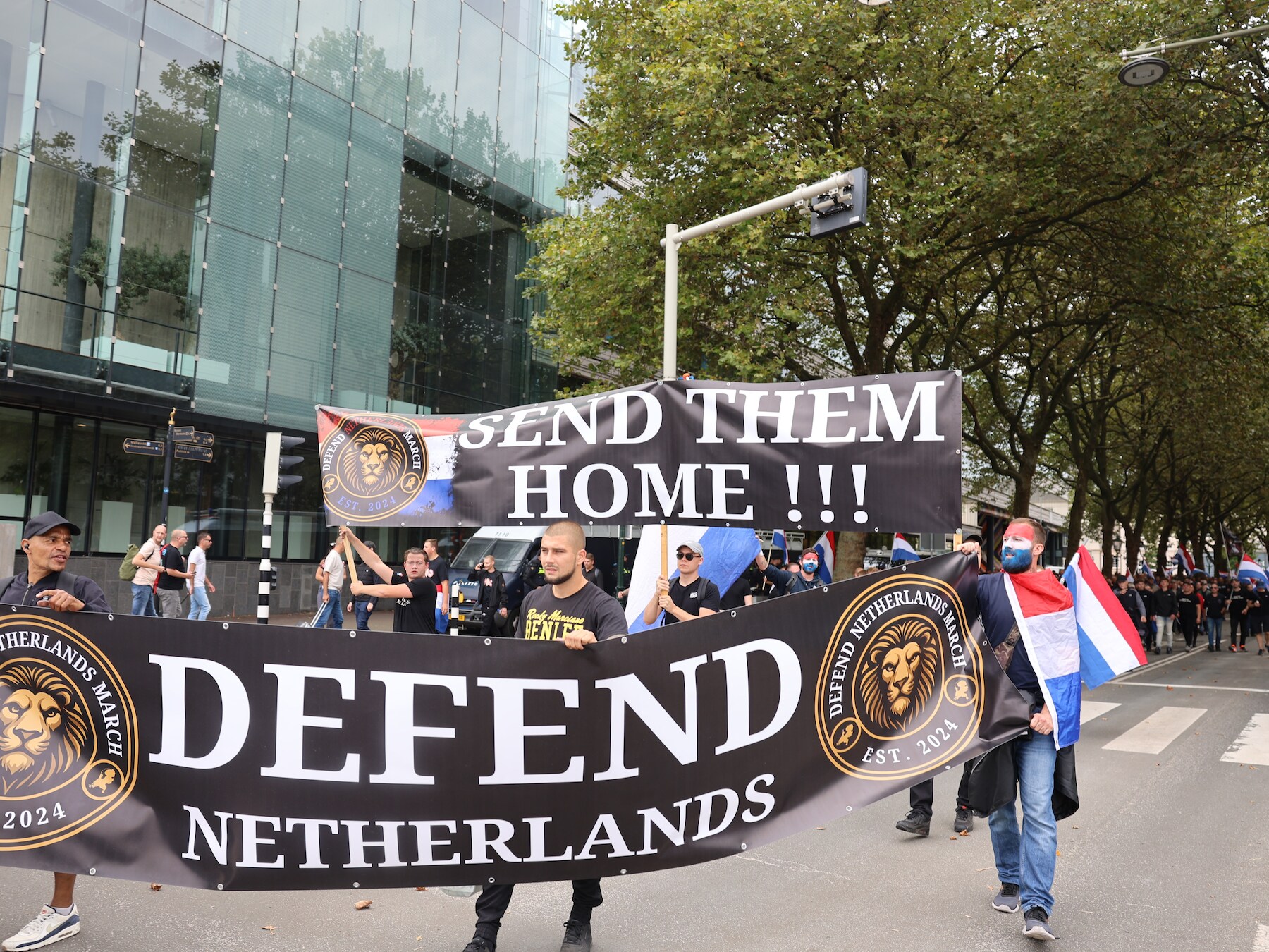 Rellen bij asieldemonstratie in Den Haag | AD.nl